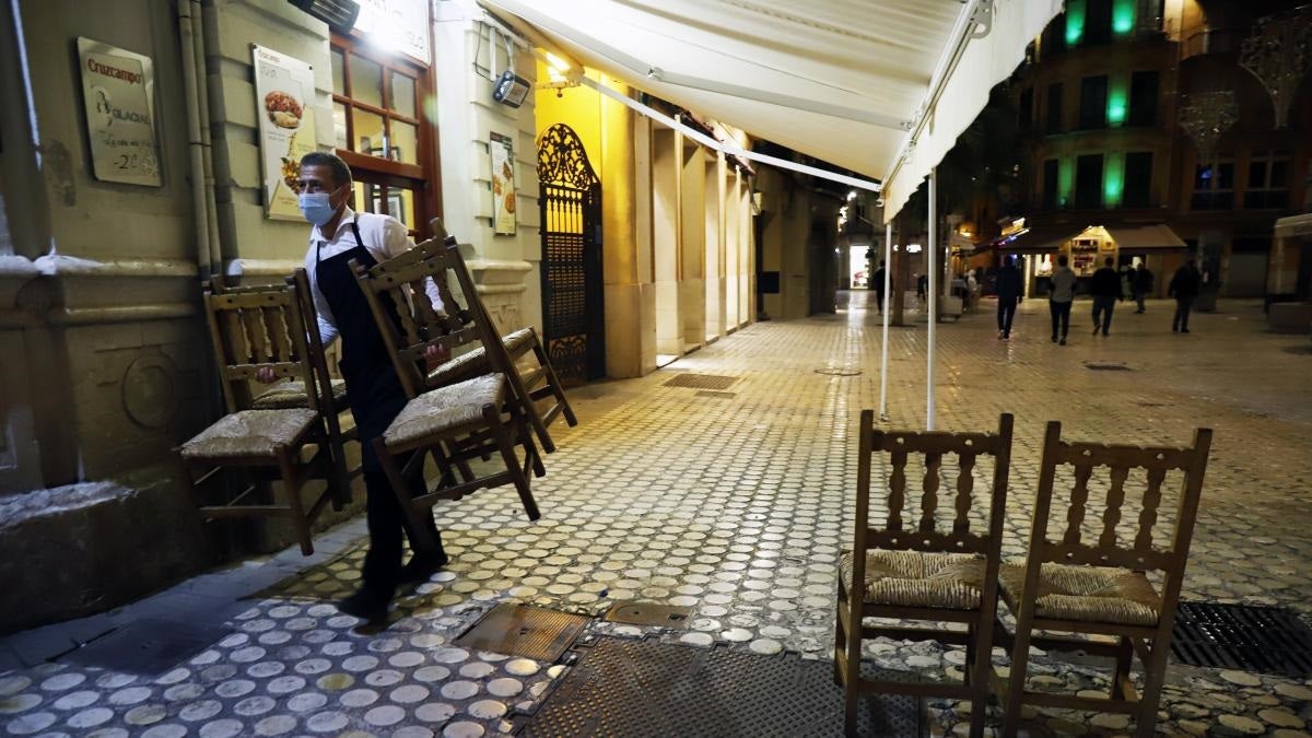 El cierre de bares, restaurantes y centros comerciales se mantendrá en Mallorca hasta el 13 de febrero El cierre de bares, restaurantes y centros comerciales se mantendrá en Mallorca hasta el 13 de febrero