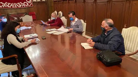 La reunión se ha celebrado hoy en el Ayuntamiento La reunión se ha celebrado hoy en el Ayuntamiento