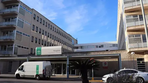 Trasladado al hospital un hombre afectado por humo Trasladado al hospital un hombre afectado por humo