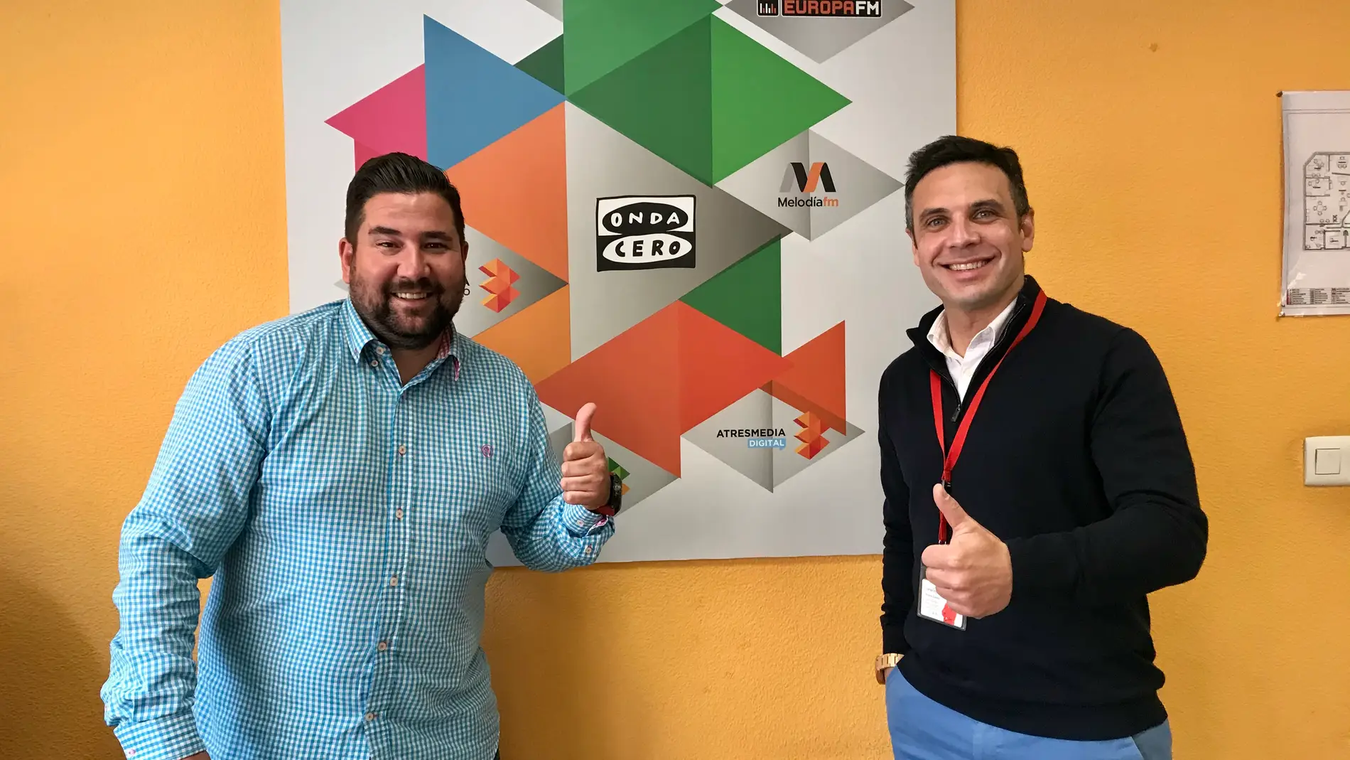 Andrés Zabala, de Comprarcasa Premium, y Fran Orts, de OLC Properties, explican las ventajas de trabajar en equipo con una red formada por 16 empresas especializadas y más de 150 agentes profesionales.
