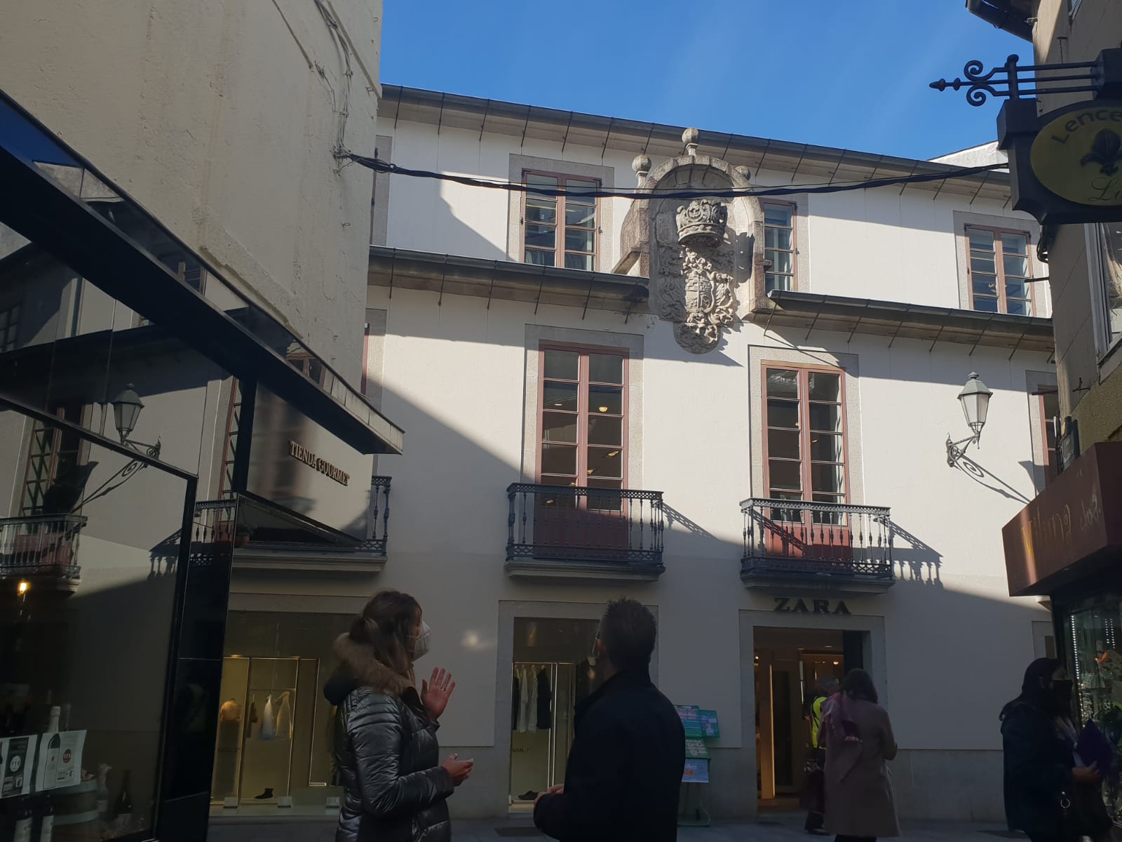El concello de Lugo impulsa la fibra óptica en el casco histórico y en la zona rural tras un acuerdo con Telefónica El concello de Lugo impulsa la fibra óptica en el casco histórico y en la zona rural tras un acuerdo con Telefónica