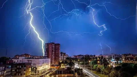 Rayos en la noche del temporal en Huelva Rayos en la noche del temporal en Huelva