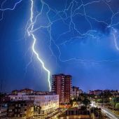 Rayos en la noche del temporal en Huelva