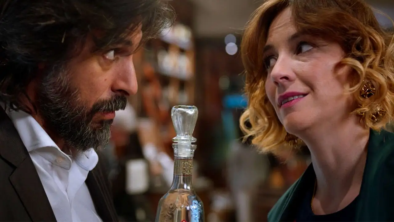 Hugo Silva y Leonor Watling, en una imagen promocional de la serie 'Nasdrovia' Hugo Silva y Leonor Watling, en una imagen promocional de la serie 'Nasdrovia'