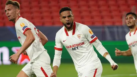 Oscar Rodríguez, en el gol del Sevilla. Oscar Rodríguez, en el gol del Sevilla.