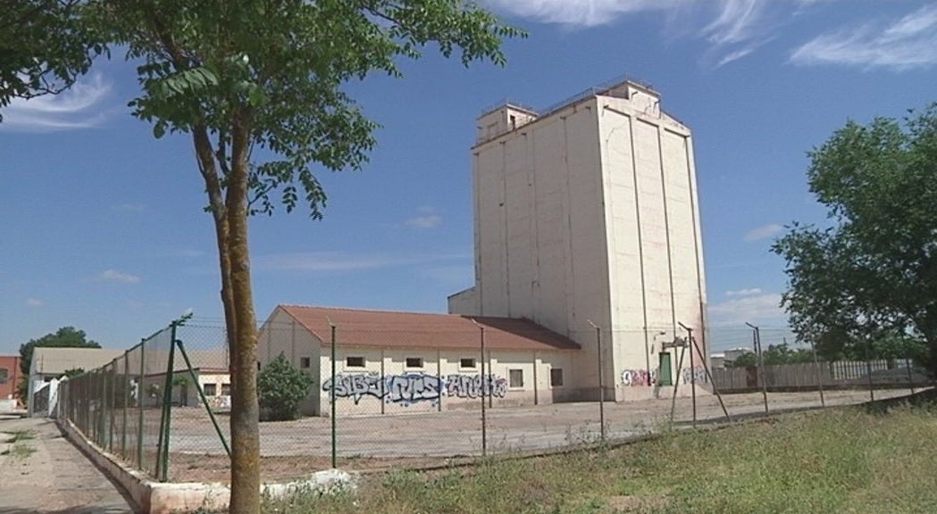 El antiguo silo de cereal ya es de los alcazareños El antiguo silo de cereal ya es de los alcazareños