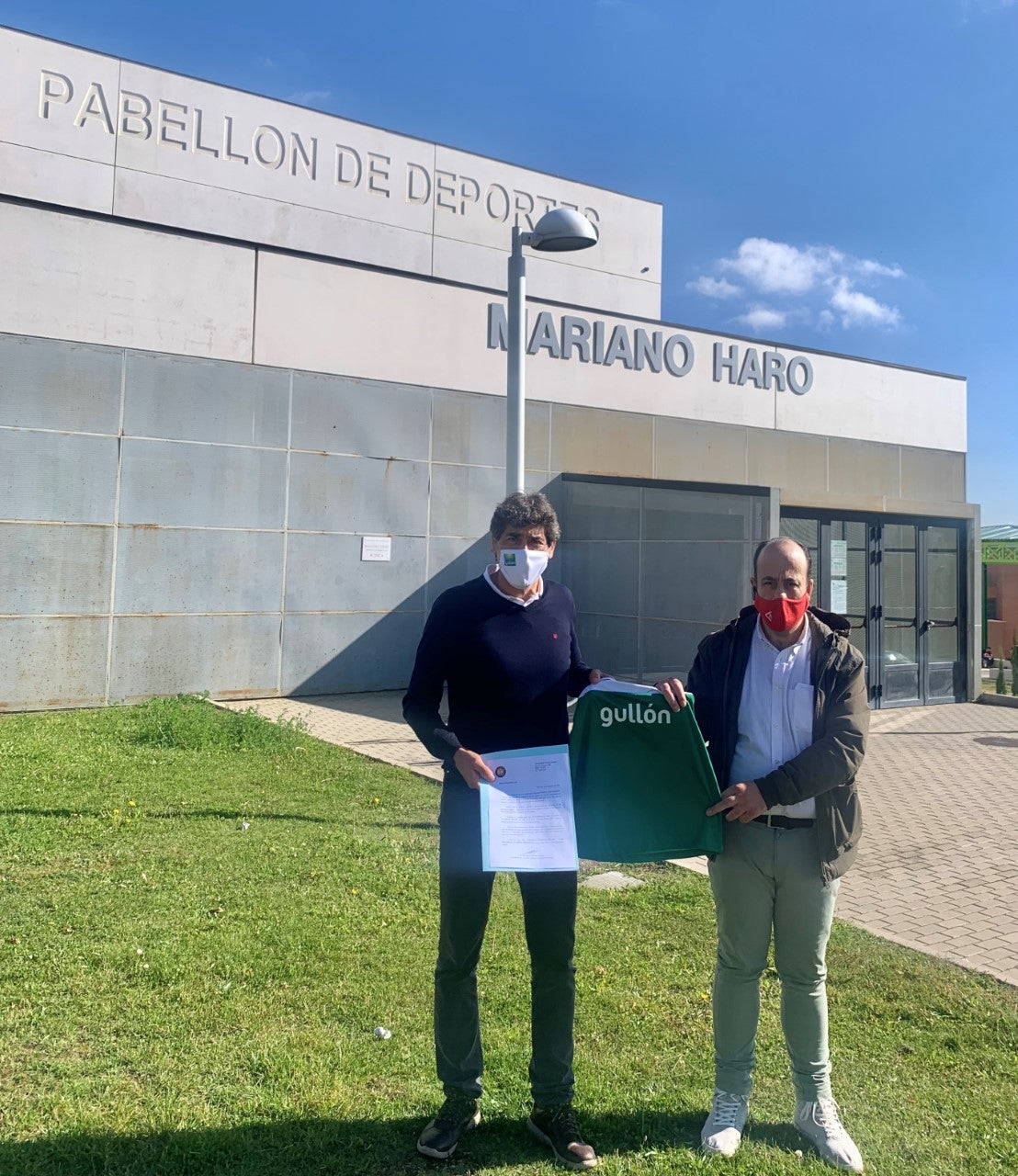 Gullón patrocinará a los equipos de la escuela del Club Balonmano Palencia Femenino Gullón patrocinará a los equipos de la escuela del Club Balonmano Palencia Femenino