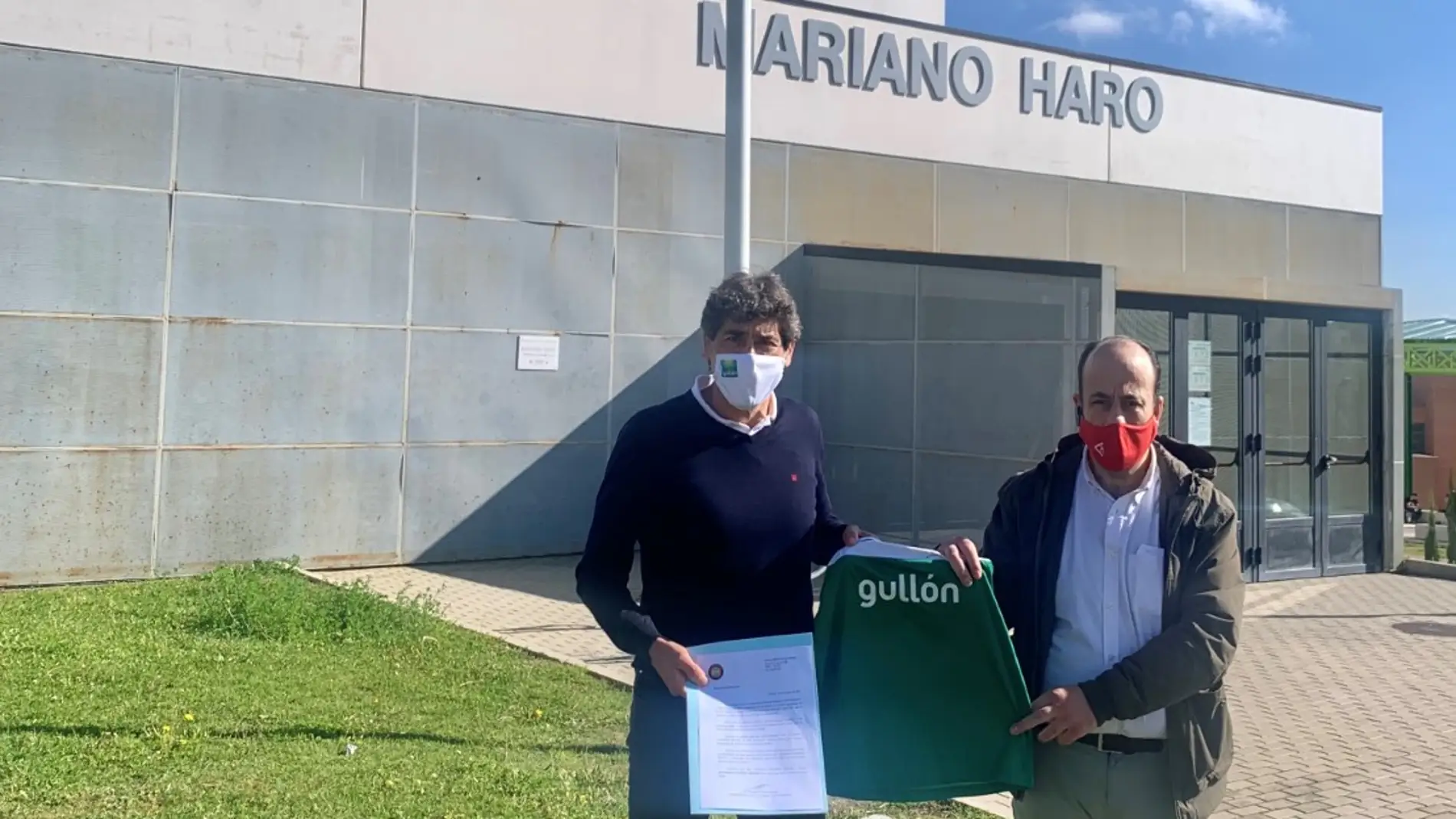 Gullón patrocinará a los equipos de la escuela del Club Balonmano Palencia Femenino