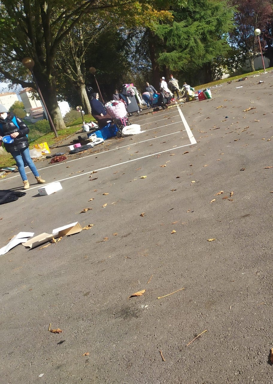 Malestar vecinal por la basura acumulada en los alrededores del mercadillo del Parque de Frigsa. Malestar vecinal por la basura acumulada en los alrededores del mercadillo del Parque de Frigsa.