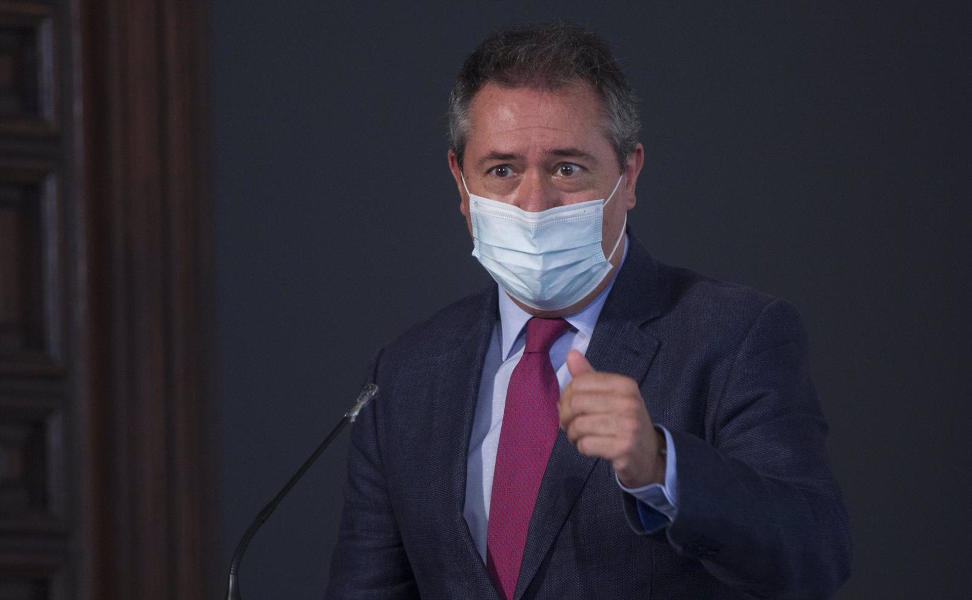 Juan Espadas estará diez días confinado tras haber sido contacto estrecho de un positivo por coronavirus Juan Espadas estará diez días confinado tras haber sido contacto estrecho de un positivo por coronavirus