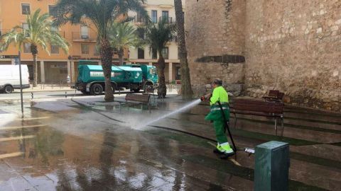 Trabajador de Urbaser en Elche.