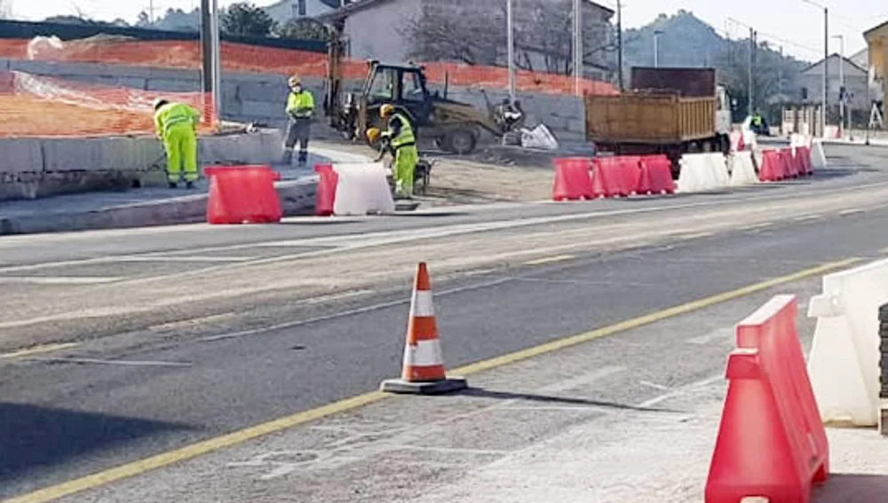 Mellora da seguridade viaria en Seixalbo, na contorna do Tanatorio de Ourense Mellora da seguridade viaria en Seixalbo, na contorna do Tanatorio de Ourense