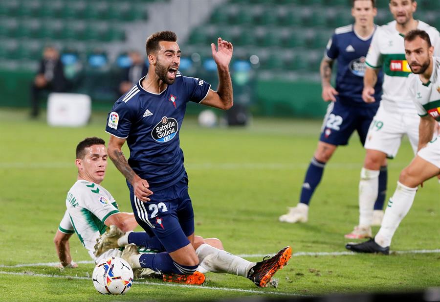 Edgar Badía sujeta al Elche y frena a un Celta mejorado Edgar Badía sujeta al Elche y frena a un Celta mejorado