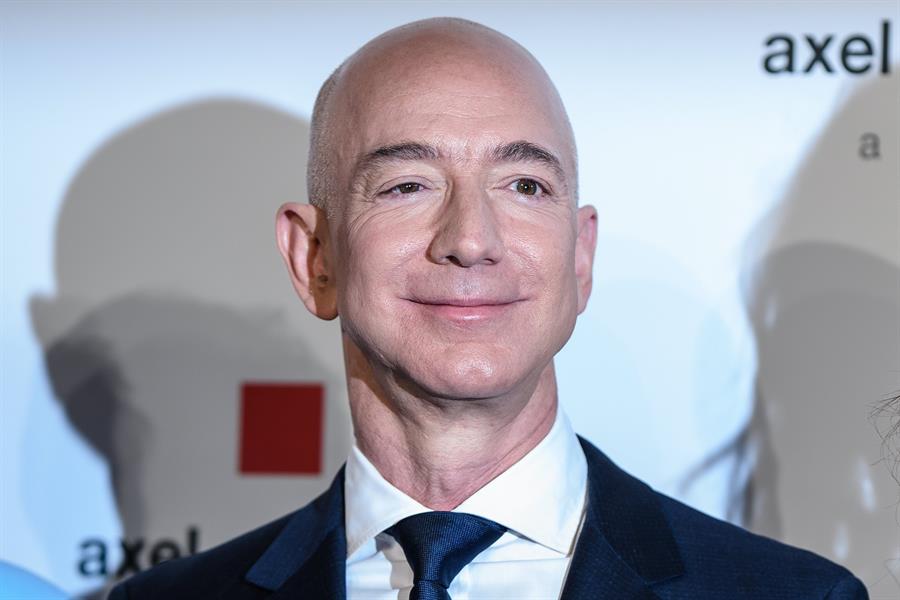 Persona física y un señor de Murcia: El nuevo yate de Jeff Bezos que levanta puentes del siglo XIX Persona física y un señor de Murcia: El nuevo yate de Jeff Bezos que levanta puentes del siglo XIX