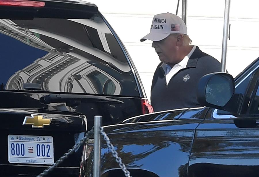 Trump vuelve a jugar al golf y sigue sin asumir su derrota Trump vuelve a jugar al golf y sigue sin asumir su derrota