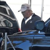  Trump vuelve a jugar al golf y sigue sin asumir su derrota