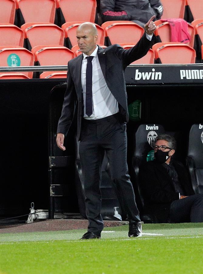 Malestar en los jugadores del Real Madrid con el once de Zidane en Mestalla Malestar en los jugadores del Real Madrid con el once de Zidane en Mestalla