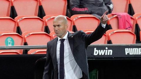 Zidane, en el partido del Real Madrid en Mestalla. 