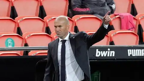 Zidane, en el partido del Real Madrid en Mestalla. Zidane, en el partido del Real Madrid en Mestalla.