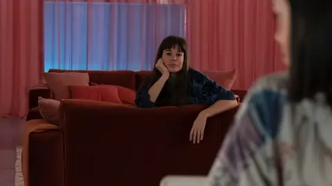 La actriz Laia Costa, en una escena de la serie de AMC 'Soulmates' SERIEs