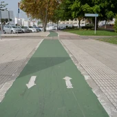 Uno de los carriles bici que existen en la ciudad Uno de los carriles bici que existen en la ciudad