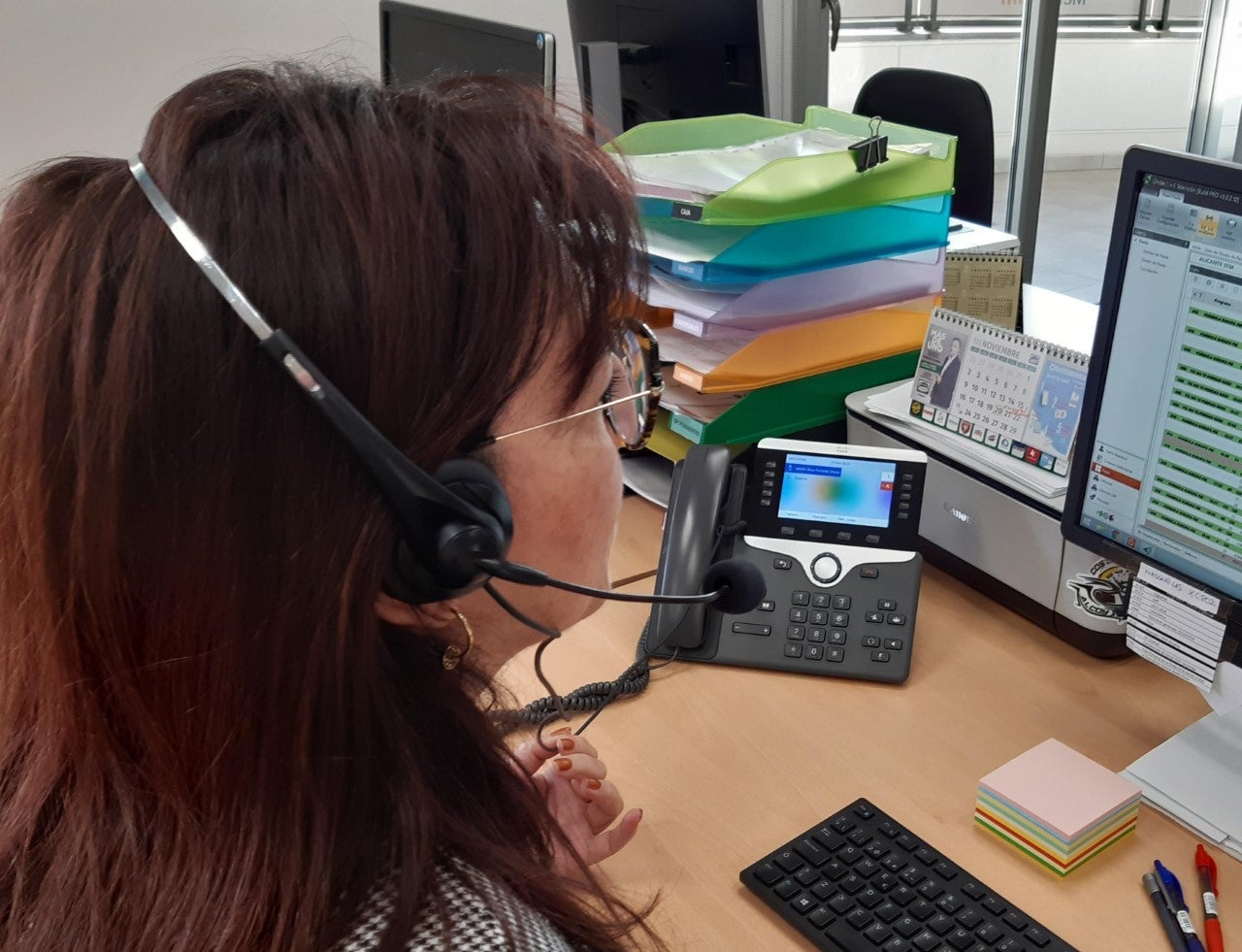 Piden investigar a una empresa que obligó a sus teleoperadores a trabajar junto al cadáver de una compañera Piden investigar a una empresa que obligó a sus teleoperadores a trabajar junto al cadáver de una compañera