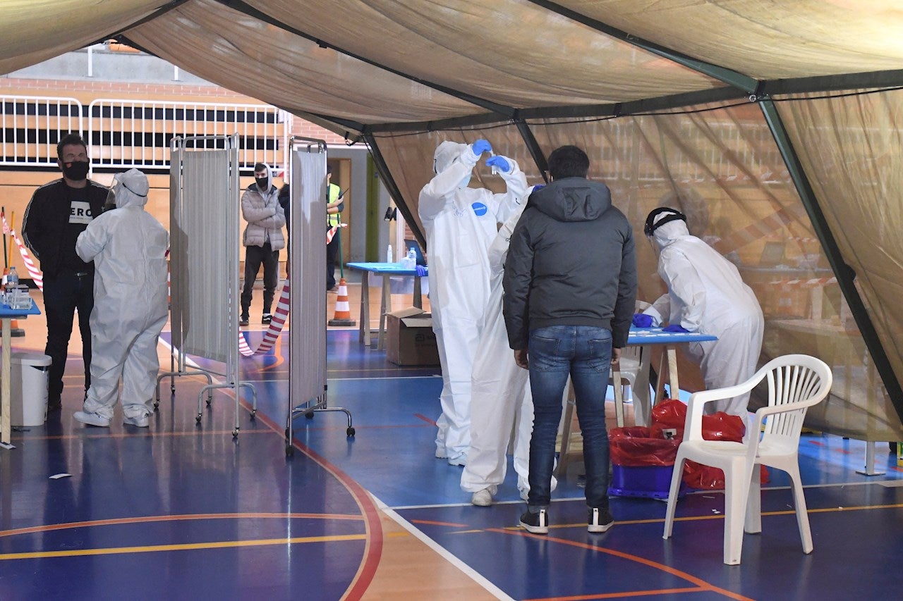 Confinamiento España y Madrid hoy y coronavirus: cierre hostelería, nuevas medidas y última hora de la Covid-19 Confinamiento España y Madrid hoy y coronavirus: cierre hostelería, nuevas medidas y última hora de la Covid-19