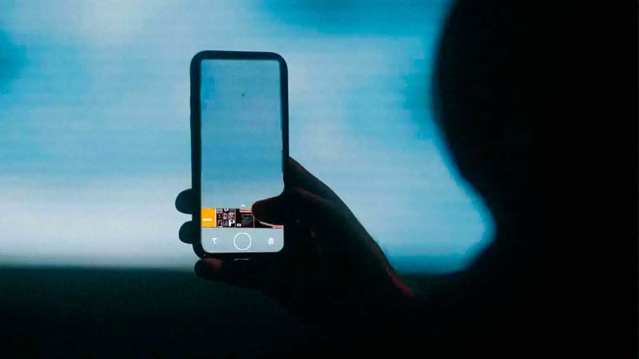 Cambia de cámara en WhatsApp con este sencillo gesto Cambia de cámara en WhatsApp con este sencillo gesto