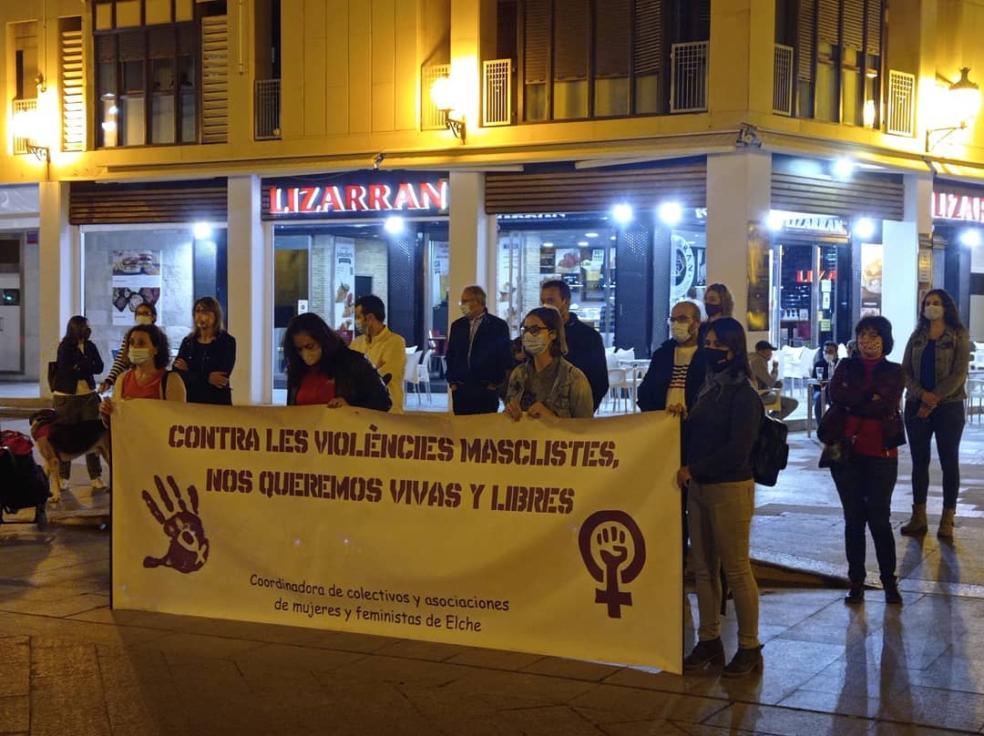 La Coordinadora Feminista de Elche exige la prevención real de la violencia machista en cada centro educativo y la eliminación de la brecha salarial La Coordinadora Feminista de Elche exige la prevención real de la violencia machista en cada centro educativo y la eliminación de la brecha salarial