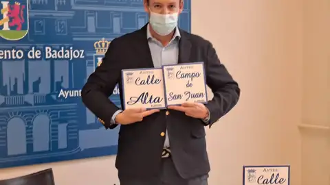 Placas de calles antiguas en la zona histórica Turismo