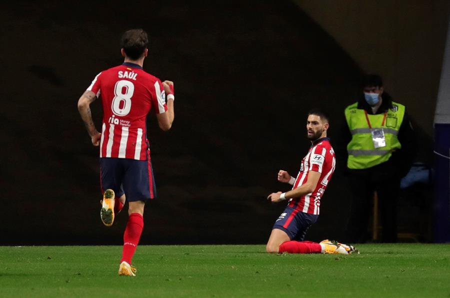 Carrasco complica más la Liga a un Barcelona que puede perder a Piqué mucho tiempo Carrasco complica más la Liga a un Barcelona que puede perder a Piqué mucho tiempo