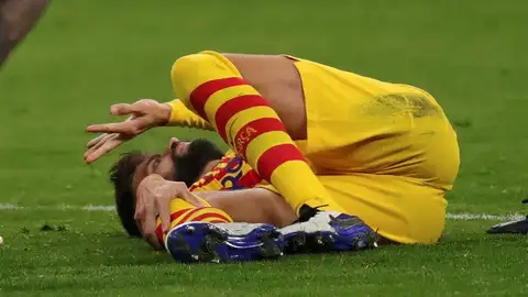 Piqué sufre un esguince en la rodilla de derecha, pendiente de pruebas y evolución