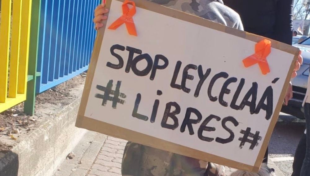 Familias, docentes y muchos niños en la manifestación 