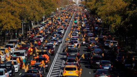 A3 Noticias Fin de Semana (22-11-20) Cientos de coches colapsan varias ciudades en protesta contra la &#39;ley Celaá&#39; de educación