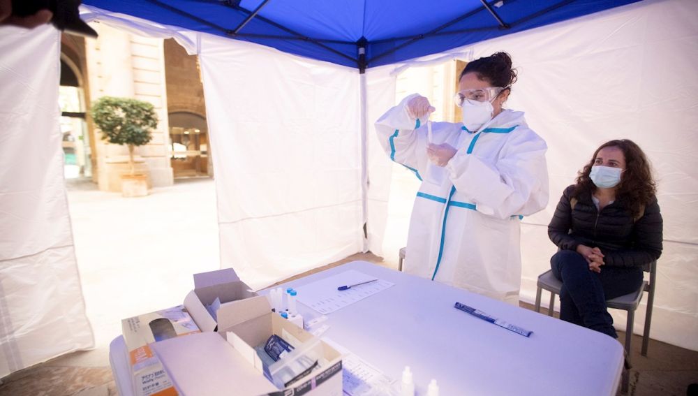 Confinamiento y coronavirus en España: plan de vacunación, nueva medidas y últimas noticias de la Covid-19 Confinamiento y coronavirus en España: plan de vacunación, nueva medidas y últimas noticias de la Covid-19