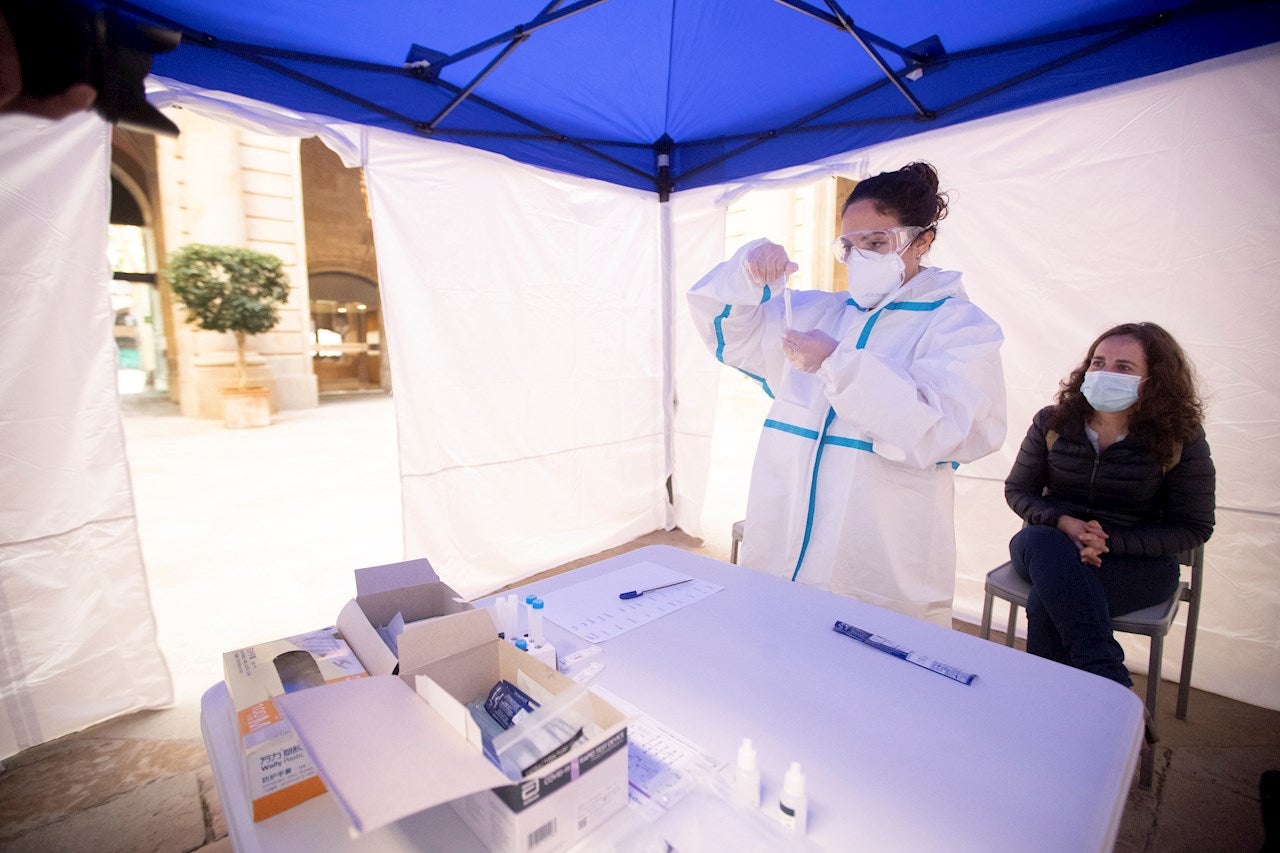 Confinamiento y coronavirus en España: plan de vacunación, nueva medidas y últimas noticias de la Covid-19 Confinamiento y coronavirus en España: plan de vacunación, nueva medidas y últimas noticias de la Covid-19