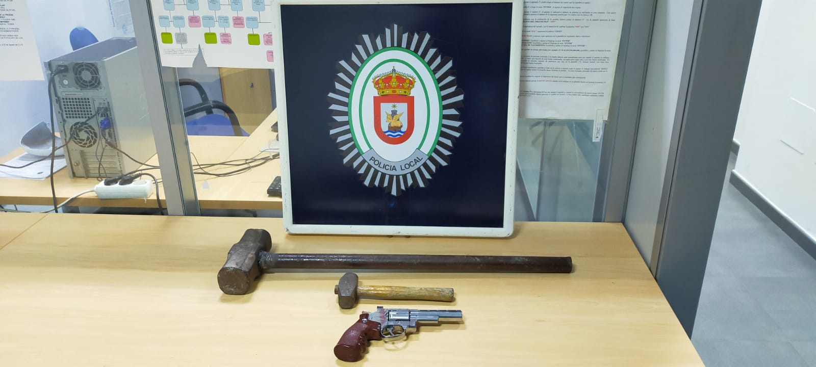 Detenida una persona que intentaba entrar a Sanlúcar con un revólver y una maza Detenida una persona que intentaba entrar a Sanlúcar con un revólver y una maza