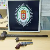 La maza y el revolver incautados La maza y el revolver incautados