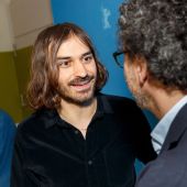 El director argentino Matías Piñeiro charla con el director artístico de la Berlinale, Carlo Chatrian