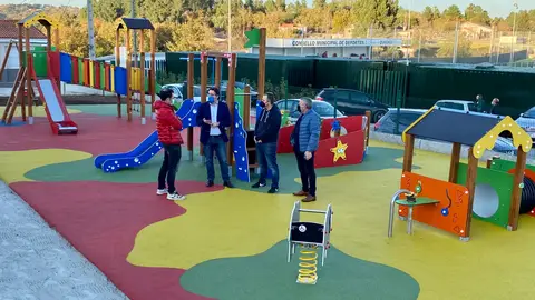 O PP cumpre o seu compromiso con Vilar de Astrés Parque Infatil en Vilar de Astrés