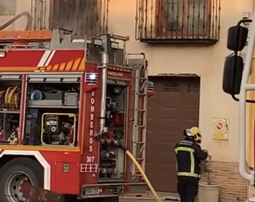 Un incendio calcina una de las cuatro viviendas de un bloque en Villarrobledo Un incendio calcina una de las cuatro viviendas de un bloque en Villarrobledo
