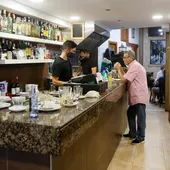 El Govern aplaza el registro de clientes en bares y restaurantes para hacerlo a través de código QR El Govern aplaza el registro de clientes en bares y restaurantes para hacerlo a través de código QR