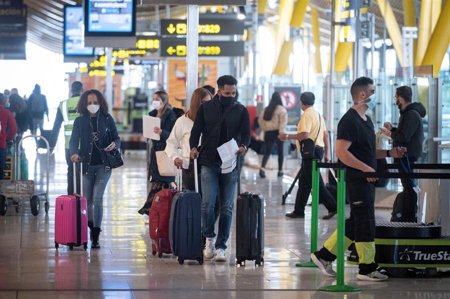 Las complicaciones para viajar a España en Navidad con una PCR negativa Las complicaciones para viajar a España en Navidad con una PCR negativa