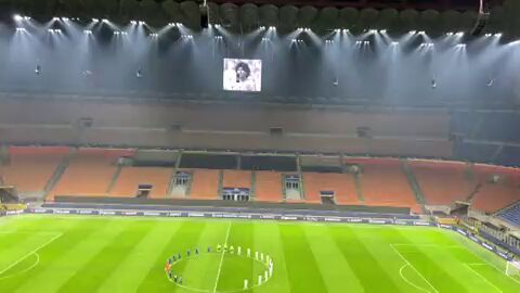 Emotivo minuto de silencio en el Inter - Real Madrid de Champions League