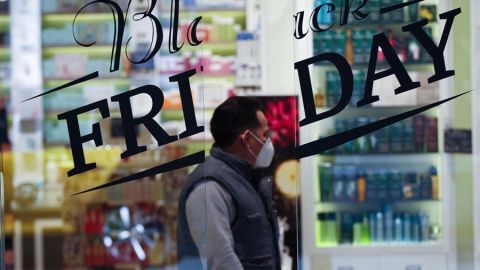 Horarios de las tiendas en el Black Friday 2020: descuentos en Zara, Pull&Bear, Berskha, Mango, H&M...