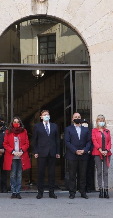 La consellera Bravo a Oltra: "Aporta o aparta" La consellera Bravo a Oltra: "Aporta o aparta"