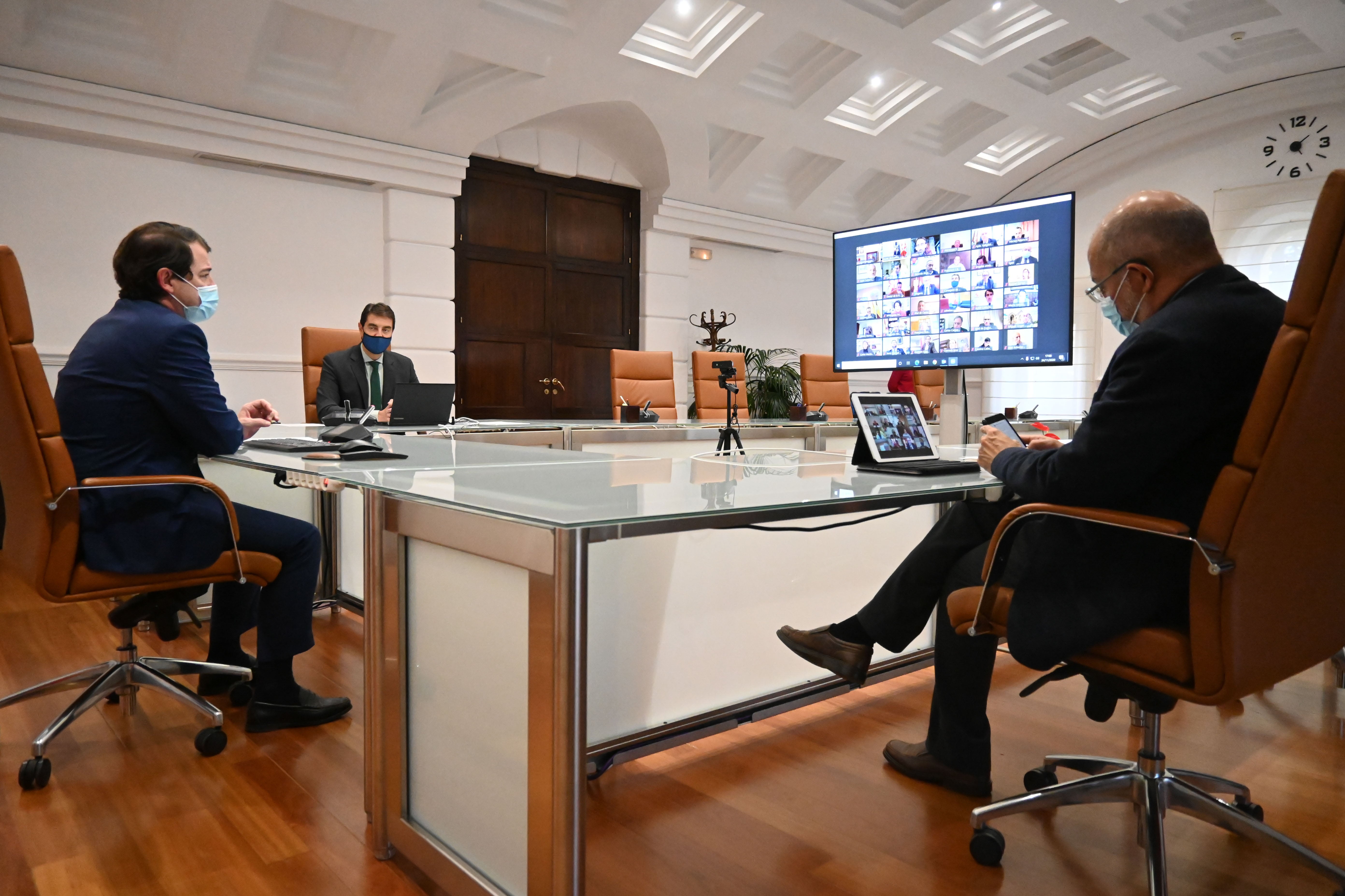 Mañueco anuncia a alcaldes y presidentes de diputaciones que la Junta generalizará los test antígenos Mañueco anuncia a alcaldes y presidentes de diputaciones que la Junta generalizará los test antígenos