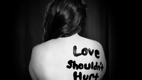 'El amor no debería doler' 'El amor no debería doler'