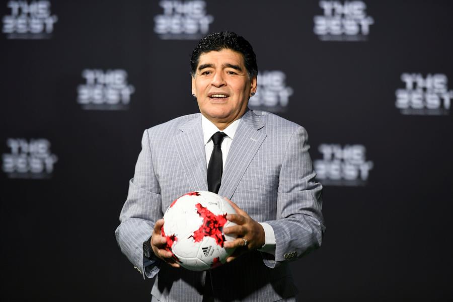 El emotivo recuerdo de Santiago Segurola hacia Maradona: "Ha trascendido más que nadie en el fútbol" El emotivo recuerdo de Santiago Segurola hacia Maradona: "Ha trascendido más que nadie en el fútbol"