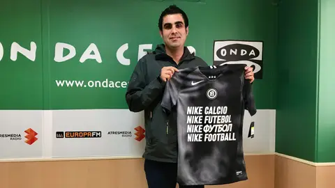 "Queremos que la gente vea nuestra tienda como un álbum de cromos", asegura Antonio José Mirete. ELCHE CF